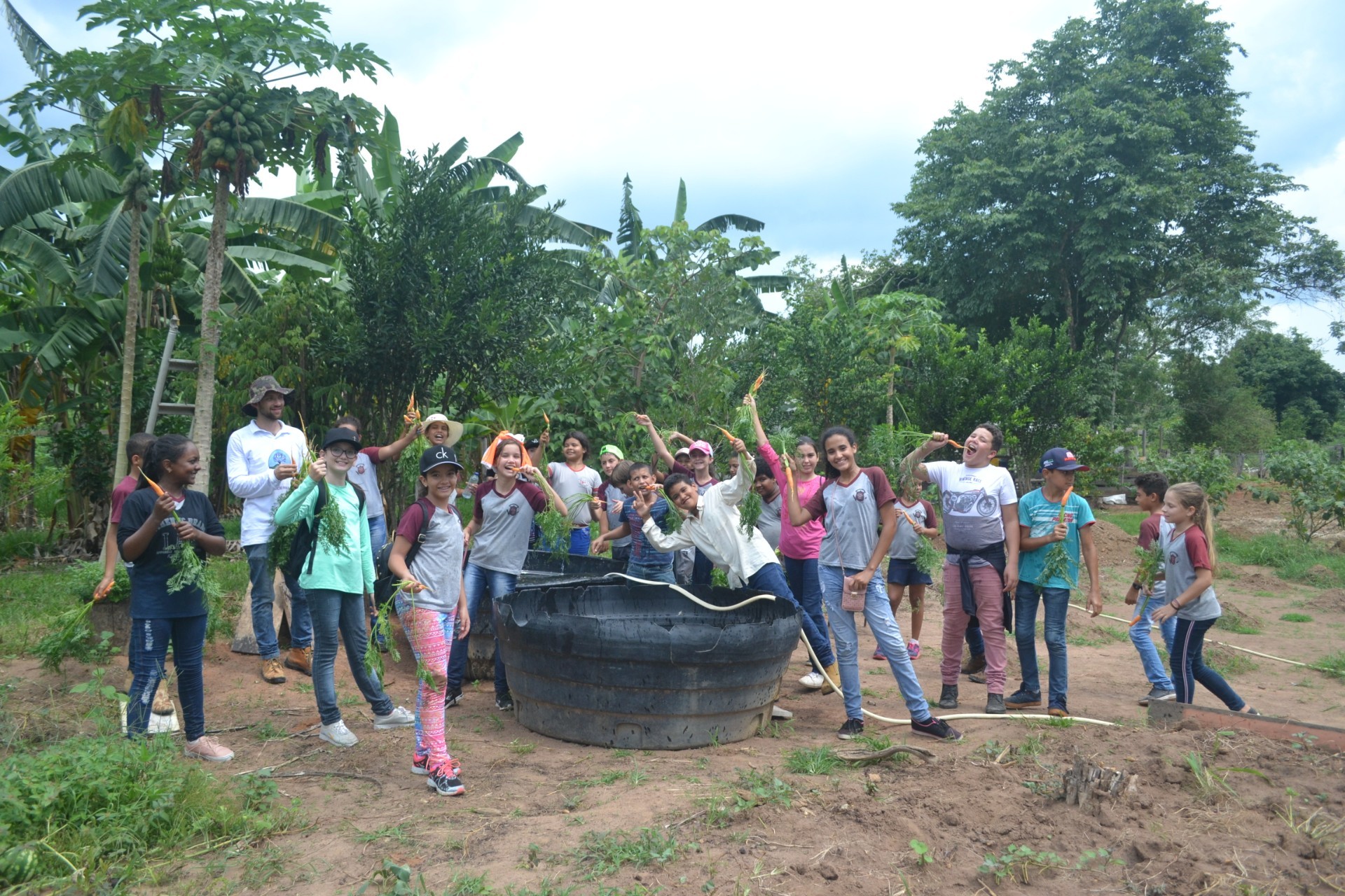 As verduras da horta agroflorestal fizeram a alegria das crianças (Foto: Acervo ONF Brasil)