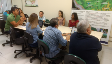 Desenvolvendo um banco de dados para a memória das pesquisas, a ONF Brasil visita iniciativa em Manaus para conhecer plataformas referências